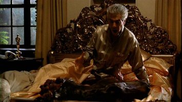 Масса фильмов, миллиардные сборы с картин в которых он принимал участие, персонажи от Ромео и Доусона ("Титаник") до полицейского под прикрытием ("Отступники"), Валлона ("Банды Нью-Йорка") и пр., пр., пр.

Вопрос в другом какого "босса" и чем он обидел, что Оскара не дают?