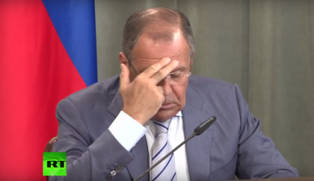 С пассажиром,да ещё с ребёнком... 
На дорогу нужно смотреть,а не на "торговцев" !