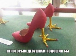 Дамочка с телефоном на заправке