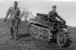 ...итальянцы много чего изобрели и изобретают, но только сумеречный немецкий гений может создать по настоящему серийную машину!!!
 NSU Kettenkrad HK 101