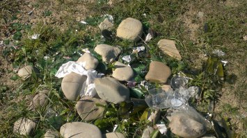 для меня это вообще больная тема,поубивал бы таких туристов