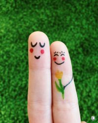 Гм... А что нужно сделать с этими пальцами, чтобы это стало первым свиданием Барака и Мишель?