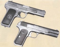 Автор немного ошибся. При копировании за основу был взят не пистолет М1911 45-го калибра(11,43 мм), а другой пистолет Браунинга - 9 мм, образца 1903 года. На фото вверху ТТ, а внизу Браунинг.
