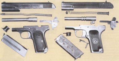 Автор немного ошибся. При копировании за основу был взят не пистолет М1911 45-го калибра(11,43 мм), а другой пистолет Браунинга - 9 мм, образца 1903 года. На фото вверху ТТ, а внизу Браунинг.