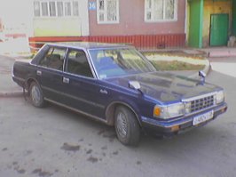 На первой картинке эволюция toyota crown. А вот такой у меня. 1984 год. Сейчас на капремонте, надеюсь летом выехать.
