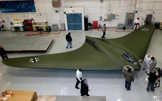 Пожалуй, самое интересное изобретение автор упустил:
Супер-скоростной бомбардировщик с технологией «стелс» Но-229 мог бы с легкостью изменить ход истории, если бы война не закончилась тогда, в 1945-ом.
14 апреля 1945 года наступающие части 7-го корпуса 3-й армии США вошли в немецкий город Фридрихсроде и захватили расположенный там завод самолетостроительной фирмы «Гота». Каково же было удивления американских военных когда среди незаконченных самолётов Мессершмитт они обнаружили странного вида аппарат. 
В Америке самолёт попал в руки известного американского инженера Джона Нортропа, который давно занимался разработкой «летающих крыльев». Однако, несмотря на изучение немецкого самолёта, программа «летающего крыла» Нортропа не принесла результатов и была закрыта в конце 40-х. Ну а Хортен 1Хb, был передан в вашингтонский аэрокосмический музей.
Но, как оказалось, и это не конец истории, о «Хортене» вспомнили в конце 70-х годов. Хочу обратить ваше внимание на то, что самолёт В-2 был создан именно компанией Northrop-Grumman. Трудно поверить в то, что это было просто совпадение.
Летные данные

(при нормальном взлетном весе и с 2 х Jumo 004)

Максимальная скорость: около 950 км/час у земли Скороподъемность у земли:   16,4 м/сек Практический потолок:   между 15 и 16 км Для точного определения высоты недостаточно имеющихся данных двигателей Дальность: 2080 км
4600 км с максимальным запасом топлива.
Военное оснащение
Вооружение: 4 х МК 108 калибра 30 мм, неподвижно установленные для стрельбы вперед.
24-36 НАМ - неуправляемые ракеты воздух/воздух в виде возможного дополнительного вооружения.