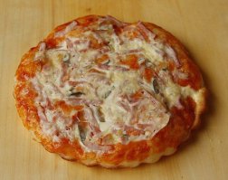 Пицца из школьной столовой, вот чему ему не хватает