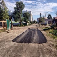 У нас кладут асфальт местами и немного,чтоб всякий оккупант на подступах застрял.