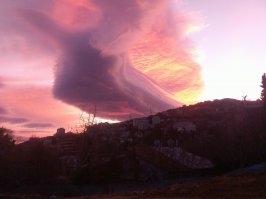 Это небесное явление очевидцы назвали «Рукой Бога»