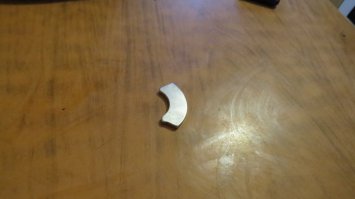 Проблема на магнит от винта прилепить запасной ключ в любое место на кузове?