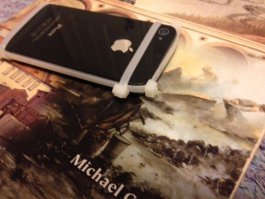 На айфон хватило денег ,а на чехол для него нет?Значит ты кретин и тебе не нужен айфон.