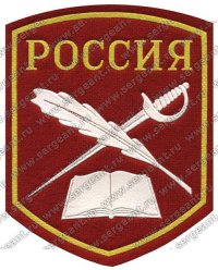 В России больше сотни кадетских корпусов и классов. Форма у них относительно разная. На рукаве у пацана в берете - нашивка, имеющая прямое отношение именно к кадетскому образованию.