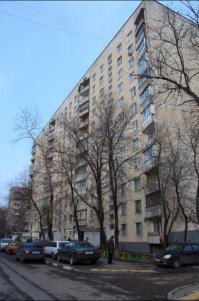 У автора если двушка то стоит она около 15 лямов рублей, может продать и переехать куда угодно с видом на парк. 
Это - Большой Симоновский пер.
 Переулок (до 1986 года — проезд) возник в начале XX в. на месте бывшей деревни Дубровка, находившейся вблизи дороги, ведущей к Симонову мужскому монастырю, основанному в 1370 г. Мал. Симоновский пр. ныне не существует.