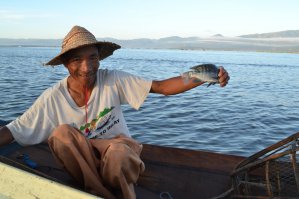 Рыбаки на озере Инле