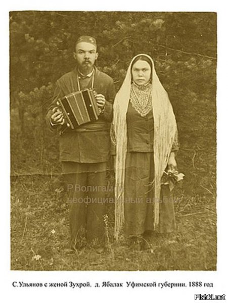 А как вот эта фейковая фотография сюда попала?


Тогда уж надо было весь этот фотоальбом размещать