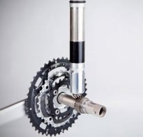 Vivax Assist производит подобные скрытые электромоторы.
 "Батарея скрыта в велофляге, а пульт управления беспроводной и замаскирован в виде затычки руля. Отличить такой велосипед от обычного внешне невозможно.

Говорят, что велогонщики, пользующиеся подобным электровспоможением имеют более продвинутые системы — компьютер совмещен с пульсометром и подключает мотор автоматически, когда пульс пересекает заданный предел (разумеется, всё работает без проводов).

Например, гонщик идет в отрыв, его пульс достигает, скажем, 180 уд/м, и в этот момент включается электродвигатель, что позволяет естественно и непринужденно оторваться от преследователей.

Как оказалось, среди любителей велоспорта упорно ходят слухи, что некоторые (а может и многие) велогонщики топового уровня используют «механический допинг». Полагаю, что если бы это было фантазией завистников, то вряд ли UCI стало бы реагировать внесением поправок в правила.

Бороться с новой напастью предполагается выборочным инспектированием велосипедов, достигших финиша."