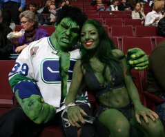 А чего Фиона рядом с Халком????? Троль не простит!!