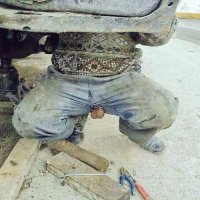 Действия девушек, если у них сломалась машина на дороге