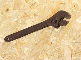 от такой в дверке лежит...ну хз как он против биты то?! не проверялось еще