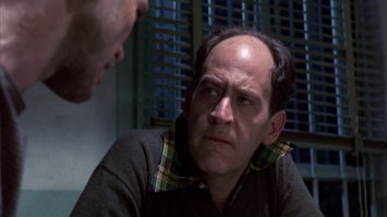 по ходу он и в первой играл
Dr. Peter Silberman