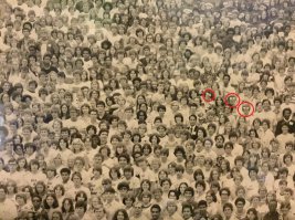 да хрен с ней с пандой, меня вот эти три человека напрягли)), что это на глазах у них? Жутковато в общем...