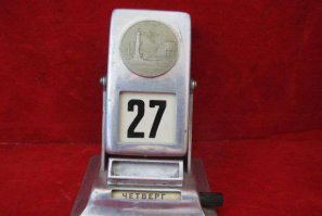 До сих пор у бабушки есть вот такой классный календарь)