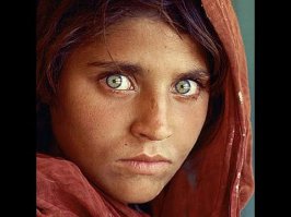 Серия картин “Руки“ написанных в технике гиперреализм