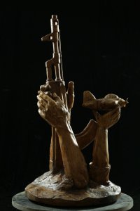 Хоть и не картина, а дерево!
Памятник погибшему пилоту Су-24. Автор Александр Ивченко.