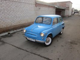 По поводу "близка к оригиналу" это конечно так. НО цвет не тот! Ни салона ни кузова такие цвета не делали в СССР. Все эти черные кузова и красные салоны - веенье запада (Porsche 356). Ну не смотрится машина в таком виде. Она должна быть либо яркой голубой либо пастельной бежевой (белая).