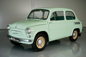 Ну зеленый еще тоже вполне ярко смотрится. И салон  у него соответствующий должен быть. в цвет к кузову