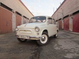 По поводу "близка к оригиналу" это конечно так. НО цвет не тот! Ни салона ни кузова такие цвета не делали в СССР. Все эти черные кузова и красные салоны - веенье запада (Porsche 356). Ну не смотрится машина в таком виде. Она должна быть либо яркой голубой либо пастельной бежевой (белая).