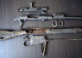 Дерво как новое. Но военное.
А вот железо, всё, целиком родное в сборе. Деактив конечно полный. Царский "Ремингтон".  Год выпуска предположительно 1916
Был вот такой: