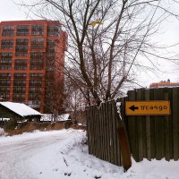 А что не так? Просто знак для туристов из Австралии. Ну мало ли - вдруг захотят посетить