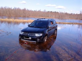 Если уж вспомнили про Крузер Семедисятку и Патрол, то чего же забыли про Mitsubishi PajeroSport ???