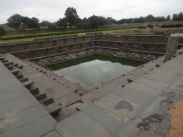 4. Священный бассейн Пушкарани в Хампи - в этом месте посчастливилось побывать.