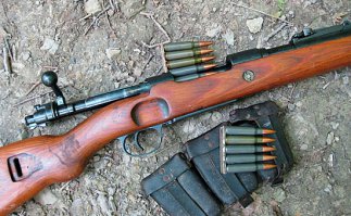 а еще такие спецы обожают вот типа этой фотки вставить, и гордо всем доказать шо вот оно ружжо. та самая трехлинейка