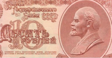 А все стало сложнее почему? Центральный Банк РФ сейчас не подчиняется государству, как раньше, и делает что хочет. Его все фантики, которые гордо называются деньгами-просто фантики, ничем не обеспеченные. В отличии от рублей СССР.
Поищите на купюрах у себя в кармане надписи и герб России, найдете?
И сравните ради интереса две купюры соседних годов, как раз того периода когда это началось. 
Герба нет, обеспечения нет.