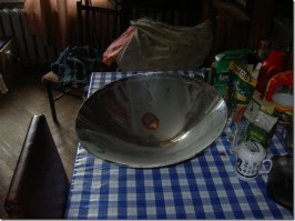 Снимок не мой, из интернета, но зеркало было такое. Вогнутое, не выпуклое как на трассах и кассах стоят. Это же как отражатель в фаре.