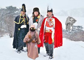 Только на одном фото фотошоп...