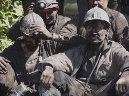 Ну давай, расскажи нам как ты в Вене повредил пальчики...