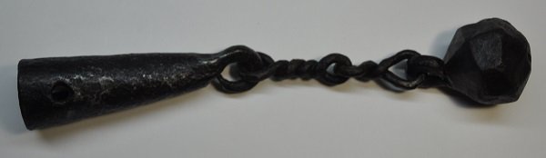 Ну реально коллеги))  Рад встрече)
Правда у меня в принципе этот случай с казчеством и мосинкой - просто всплеск.
Я занимаюсь руским "меднолитом". Металопластика в основном нательная (кресты, иконки, панагии и пр.) от 10 до 19 века... Ну конечно и кое-какую сопутку собираю, монеты, наки от стрел, цепы, топоры, пики... Из последнего могу похвастаться, реально - жемчужину подняли:

Целый набор)) Кистень, копье и топор.
Все предметы очень бодрые, на 95-98 % - металл. У копья несколько язвин подмазано, топор и кистень без вмешательств. Последний – хоть сейчас на рукоять и в эксплуатацию.
Было найдено товарищами в корнях старого пня в одной из излучин Сейма. В труху истлевшую тряпицу были завернуты это копье и два топора.
Примерная датировка XII-XV вв.