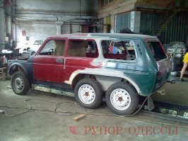 Выдумщиков и кулибиных везде хватает, но в России их, больше.
Усовершенствованная "niva".