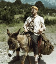 На ровном месте....как?
Я честно в шоке от таких водителей....едет едет,потом бац,и ушел в занос на ровной дороге!Таким надо ишаков водить,а не машину!