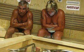 а вот эти двое в плавках зашли..Итог: один скончался в больнице, второй обжёг свои яйца вкрутую...