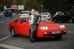 Легендарная ЮНА и её создатель 2015 год. Так ЮНА выглядит сегодня. Под капотом теперь 5-литровый двигатель БМВ.