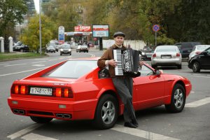 Легендарная ЮНА и её создатель 2015 год. Так ЮНА выглядит сегодня. Под капотом теперь 5-литровый двигатель БМВ.