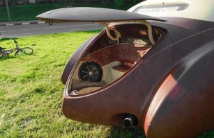 Тут то же один прошил в кожу до сих пор избавиться не может, год 3 уже продает