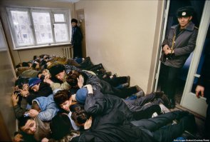 Некоторые дорослищас им дядя с автоматом колыбельку петь будет