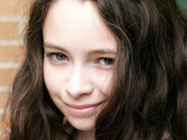 10 жутких девочек из фильмов ужасов, которые выросли красотками