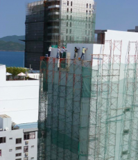 По-моему они вобще без страховки там.. .одноразовые рабочии..))